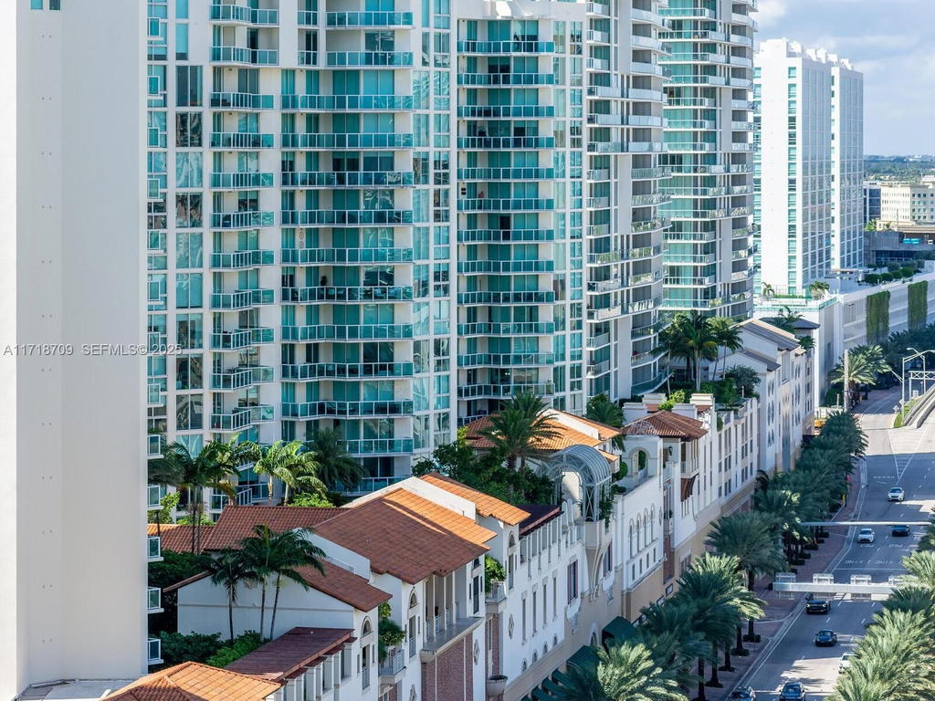 Real estate property located at 16699 Collins Ave #1709, Miami-dade, La Perla Condo, Sunny Isles Beach, FL