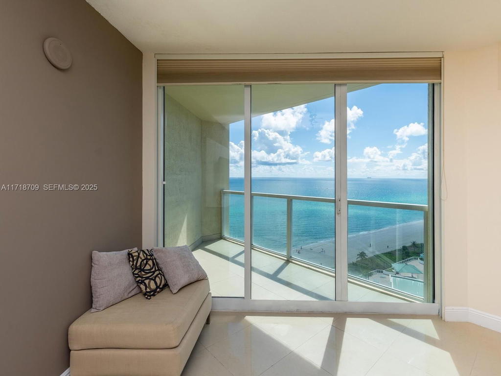 Real estate property located at 16699 Collins Ave #1709, Miami-dade, La Perla Condo, Sunny Isles Beach, FL