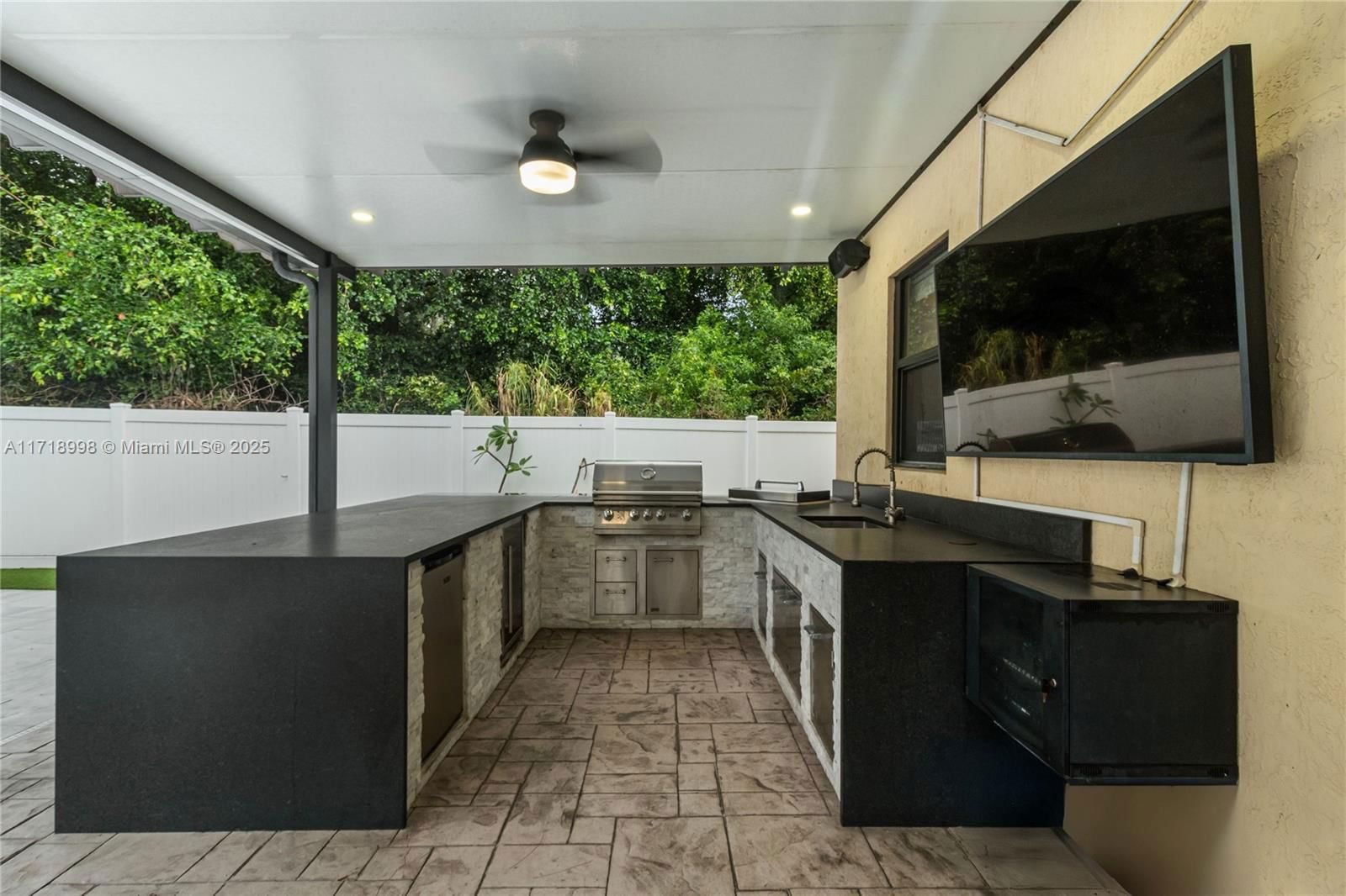 Real estate property located at 8501 33rd Ave, Miami-dade, Bellagio, Hialeah, FL