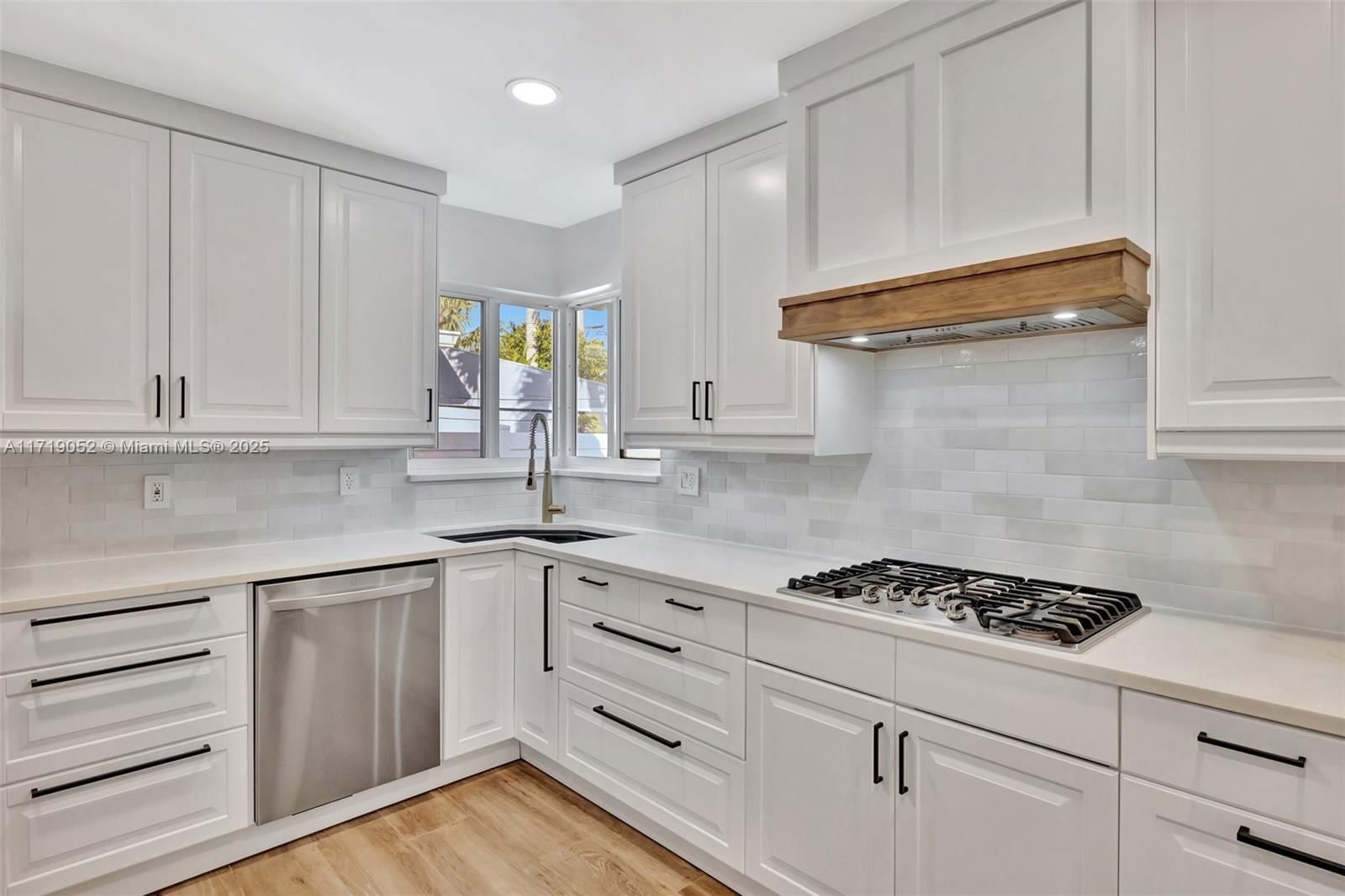 Real estate property located at 919 13th Ave, Broward, Sunny Acres, Hollywood, FL