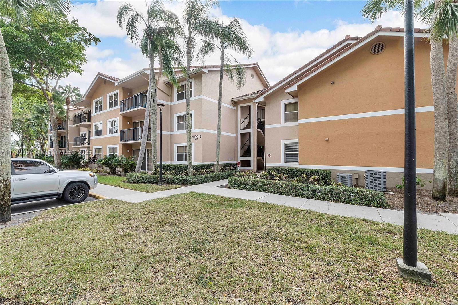 Real estate property located at 8871 Wiles Rd #204, Broward, Edgewater Condo, Coral Springs, FL