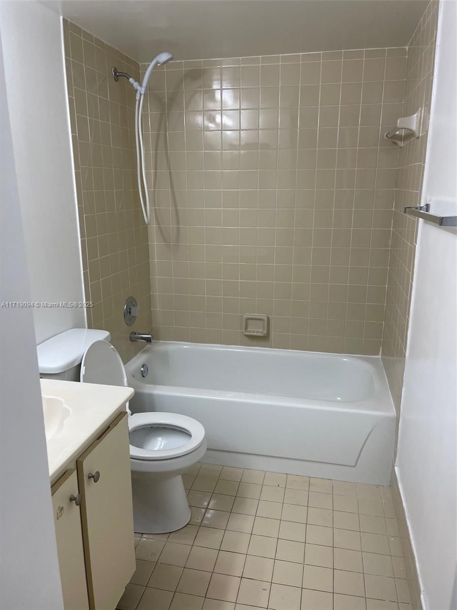Real estate property located at 1226 Military Trail #2224, Broward, Villas At Meadow Lakes Co, Deerfield Beach, FL