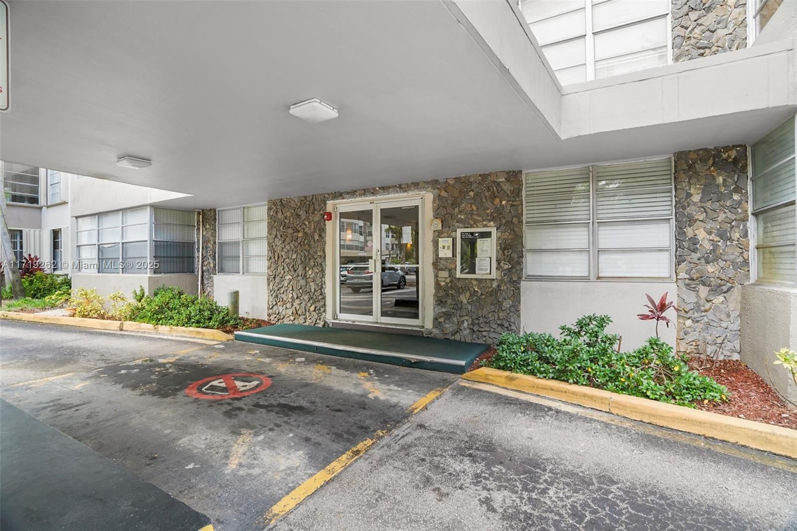 Real estate property located at 6700 Cypress Rd #412, Broward, Plantation Place Condo, Plantation, FL