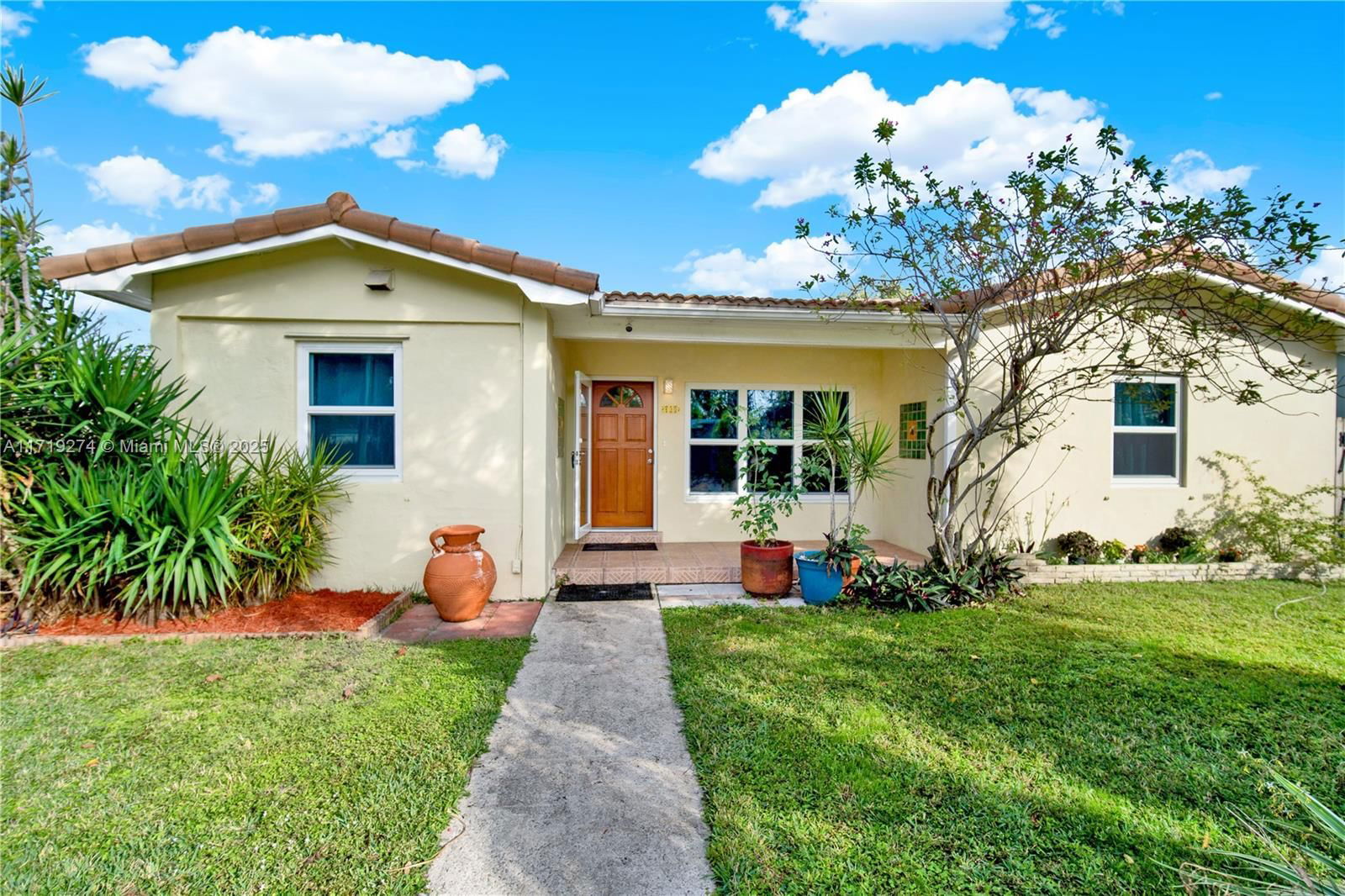 Real estate property located at 830 6th Ave, Broward, Melaleuca Gardens Resub, Dania Beach, FL