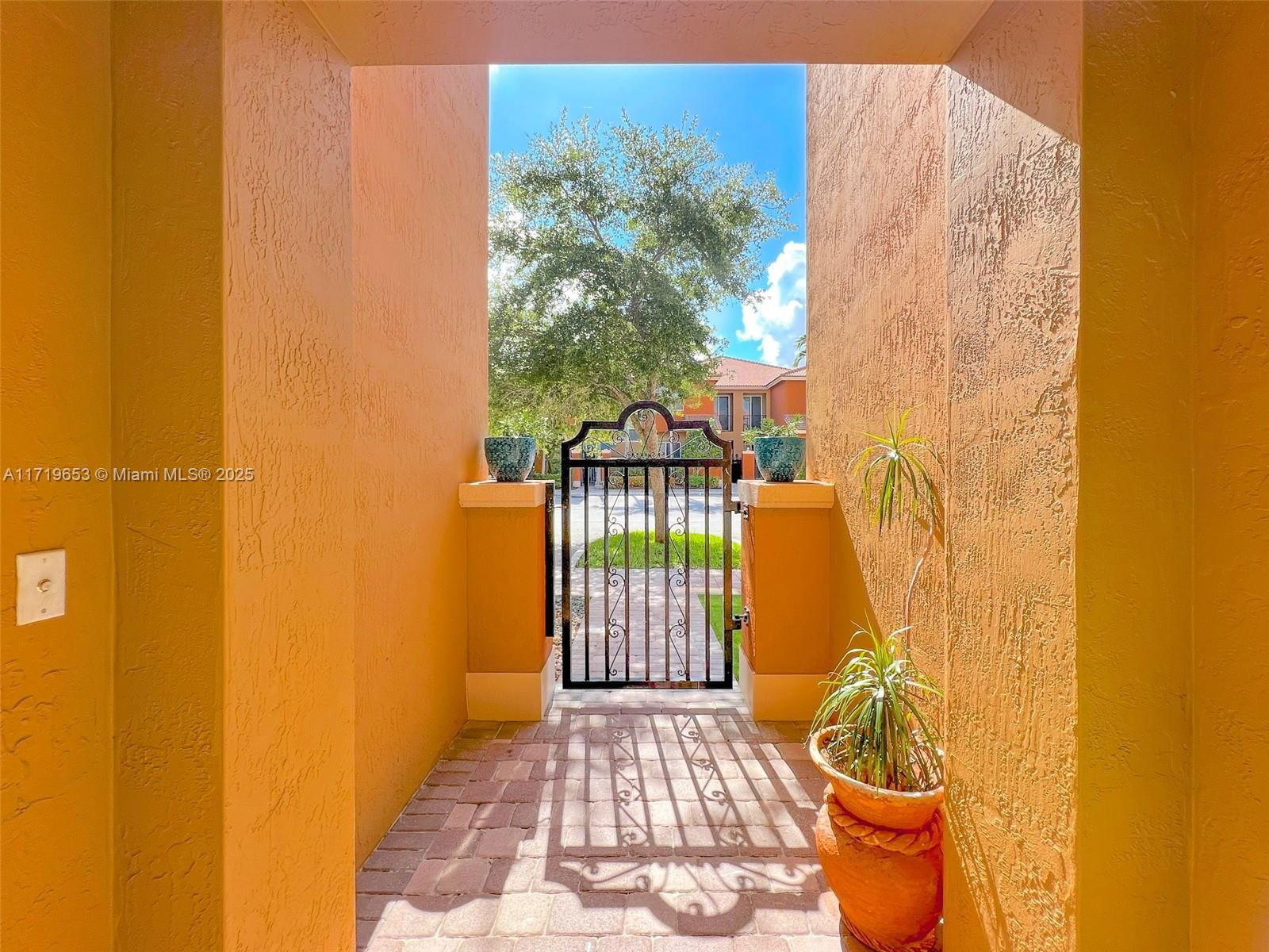Real estate property located at 2624 122nd Ter #1404, Broward, Martinique No 1 Condo, Miramar, FL