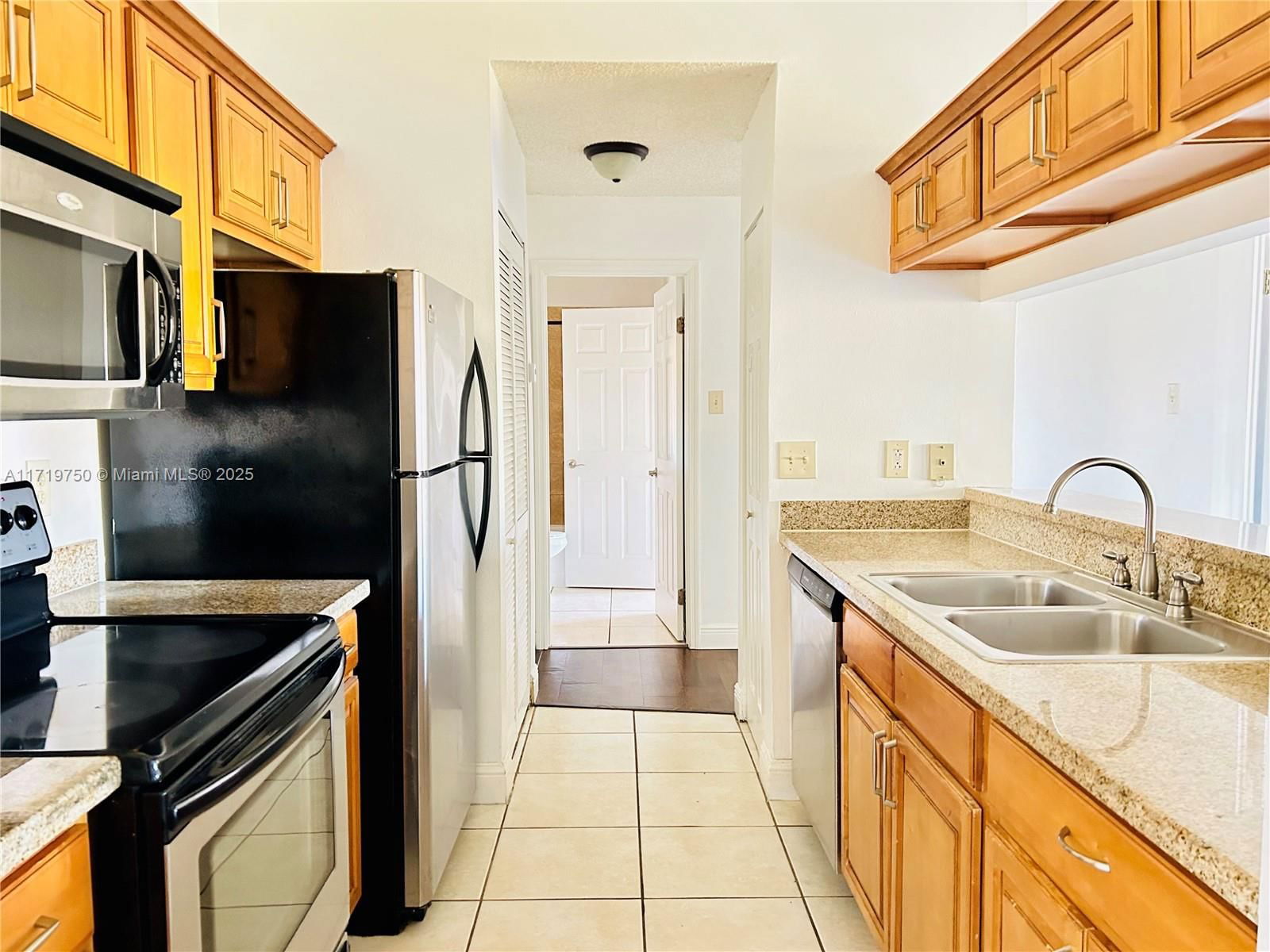 Real estate property located at 10630 157th Ct #304, Miami-dade, Royal Palm Place, Miami, FL
