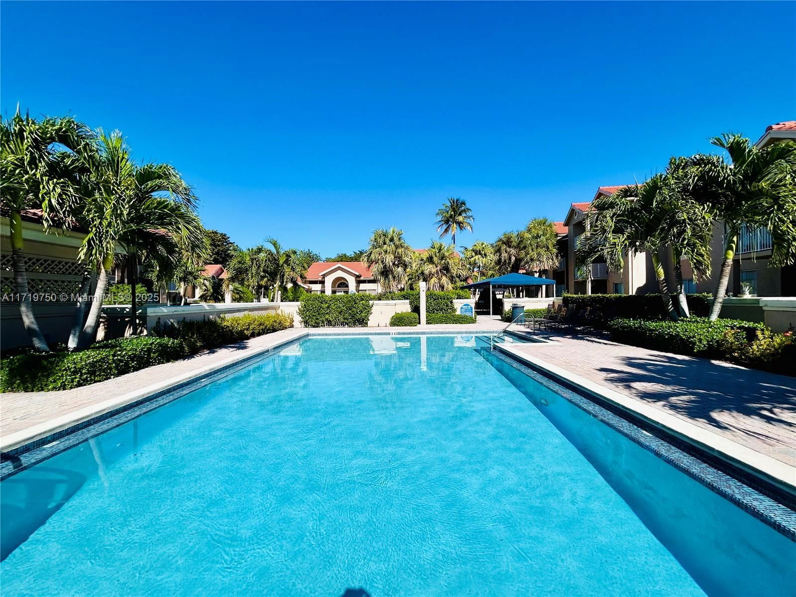 Real estate property located at 10630 157th Ct #304, Miami-dade, Royal Palm Place, Miami, FL