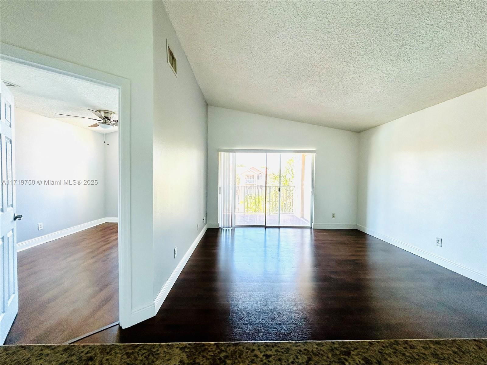 Real estate property located at 10630 157th Ct #304, Miami-dade, Royal Palm Place, Miami, FL