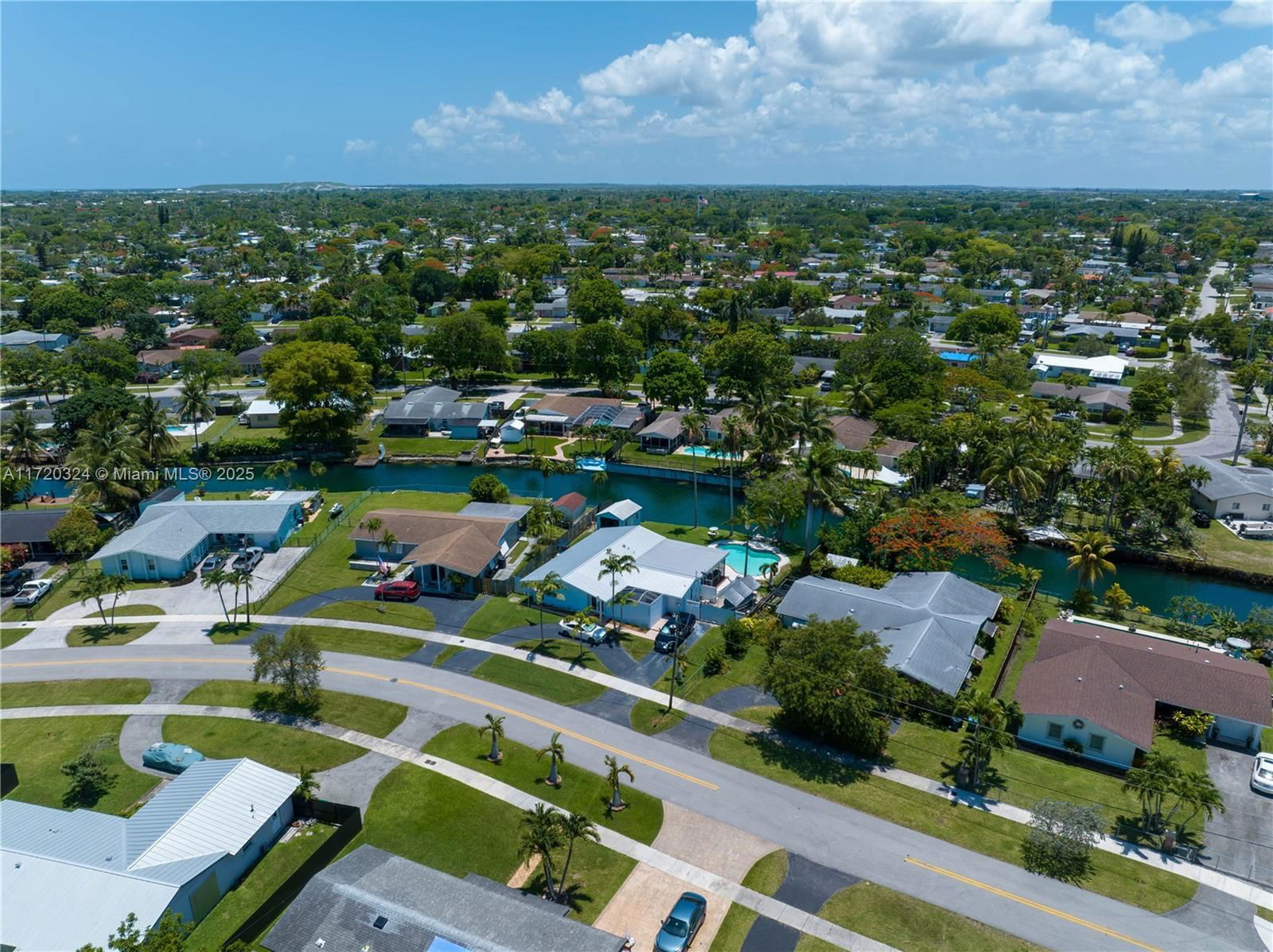 Real estate property located at 9920 194th St, Miami-dade, Bel Aire Sec 3, Cutler Bay, FL