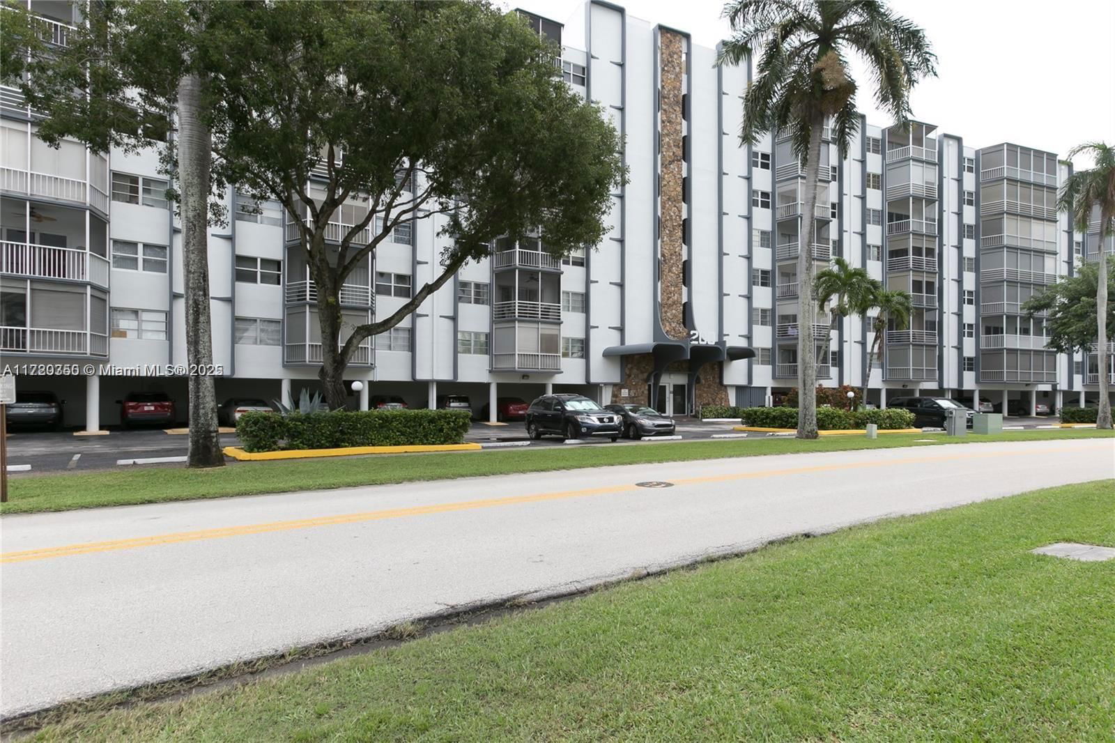 Real estate property located at 200 Diplomat Pkwy #425, Broward, Fairways Riviera Condo, Hallandale Beach, FL