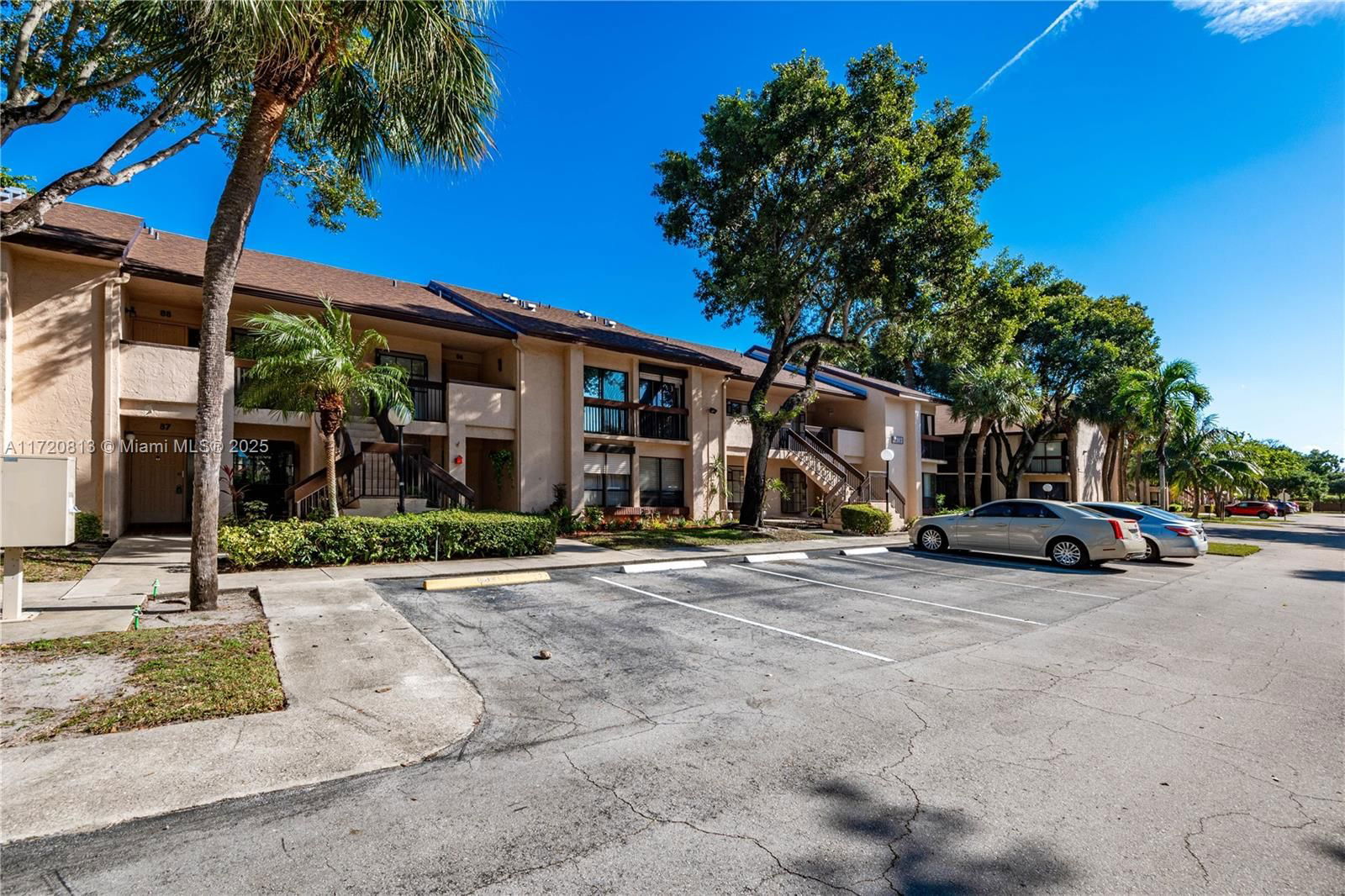 Real estate property located at 2363 15th St #87, Broward, Meadowridge Condo, Deerfield Beach, FL