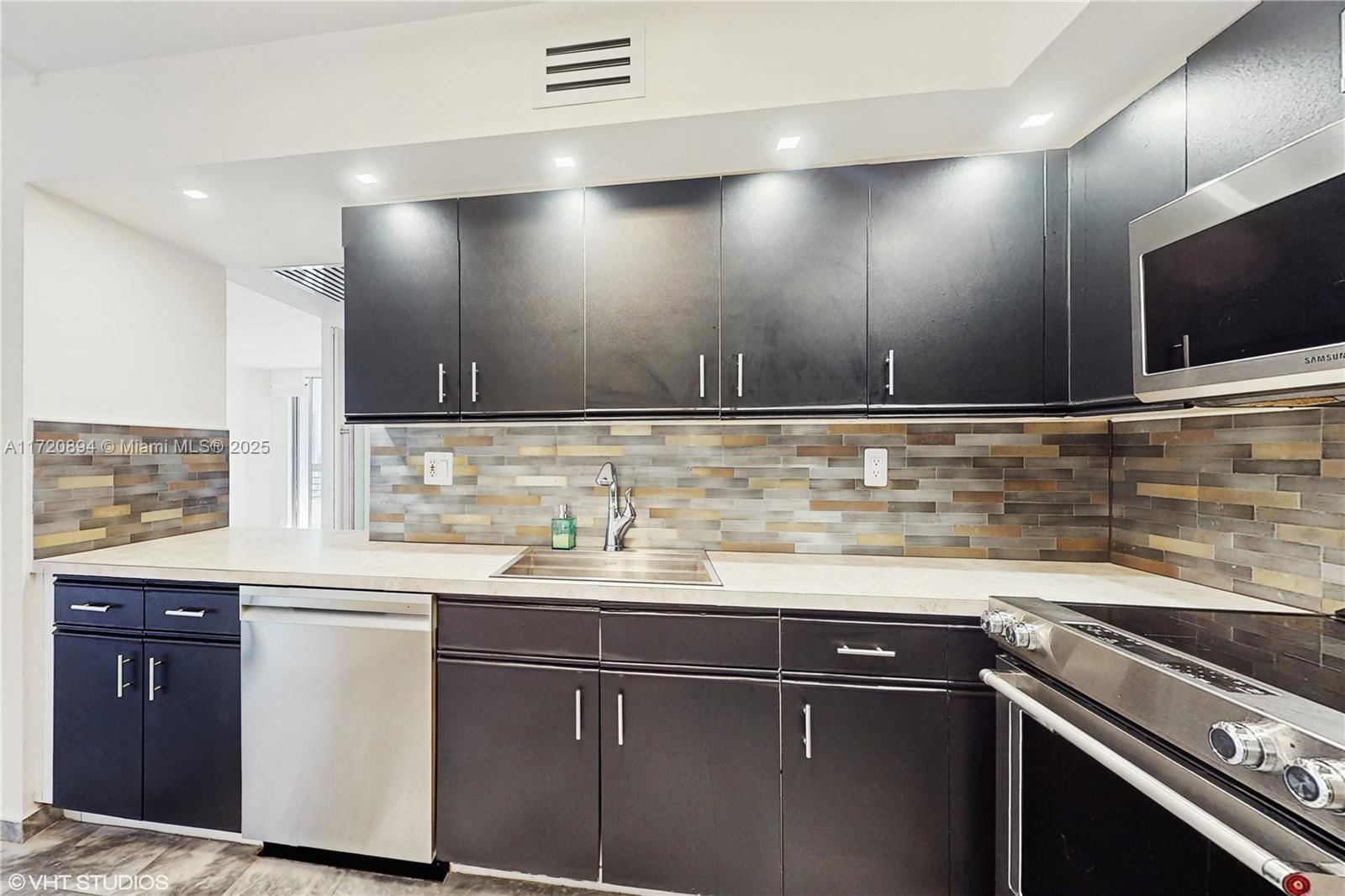 Real estate property located at 19101 36th Court #1909, Miami-dade, Mystic Pointe Condo No Th, Aventura, FL