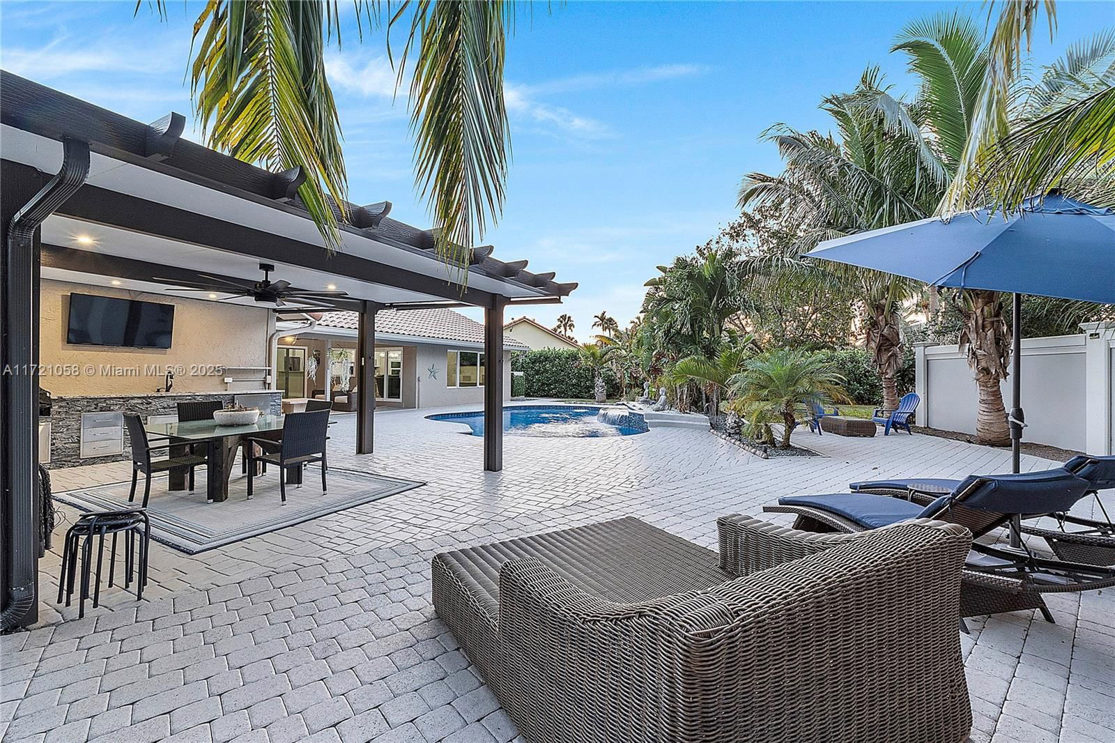 Real estate property located at 1740 93rd Terrace, Broward, Jacaranda Lakes Section E, Plantation, FL