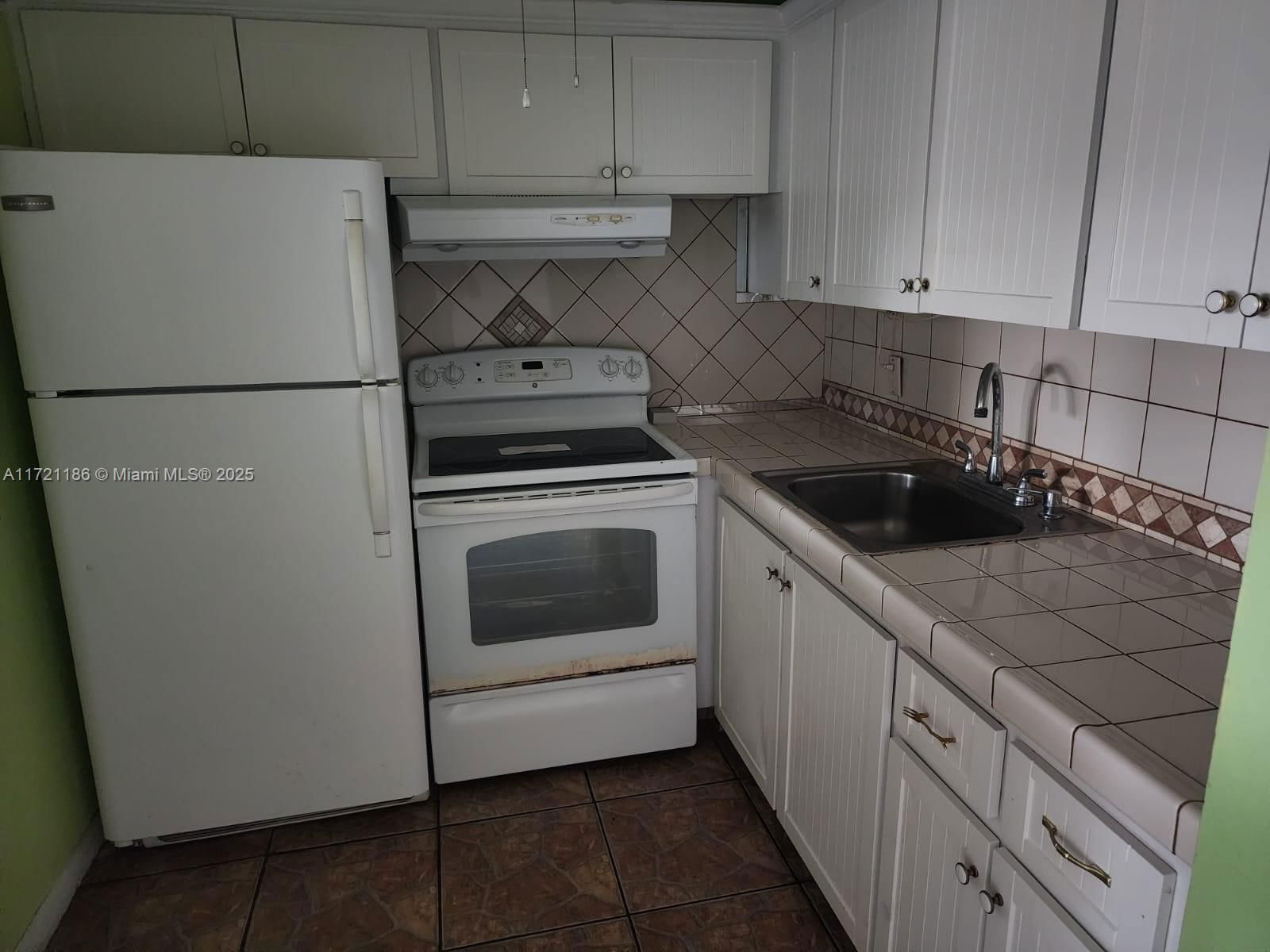 Real estate property located at 135 Berkshire F, Palm Beach, Berkshire A Thru K Condos, West Palm Beach, FL
