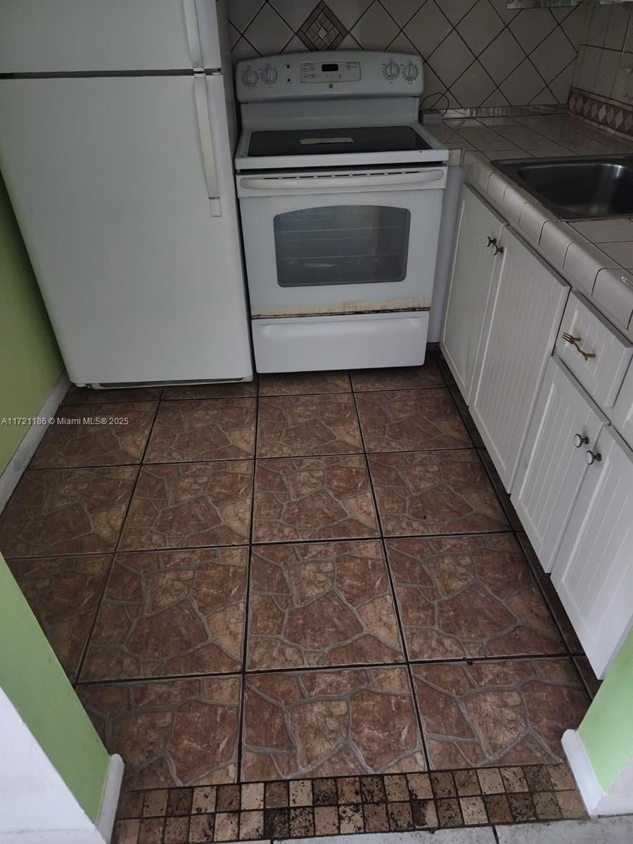 Real estate property located at 135 Berkshire F, Palm Beach, Berkshire A Thru K Condos, West Palm Beach, FL