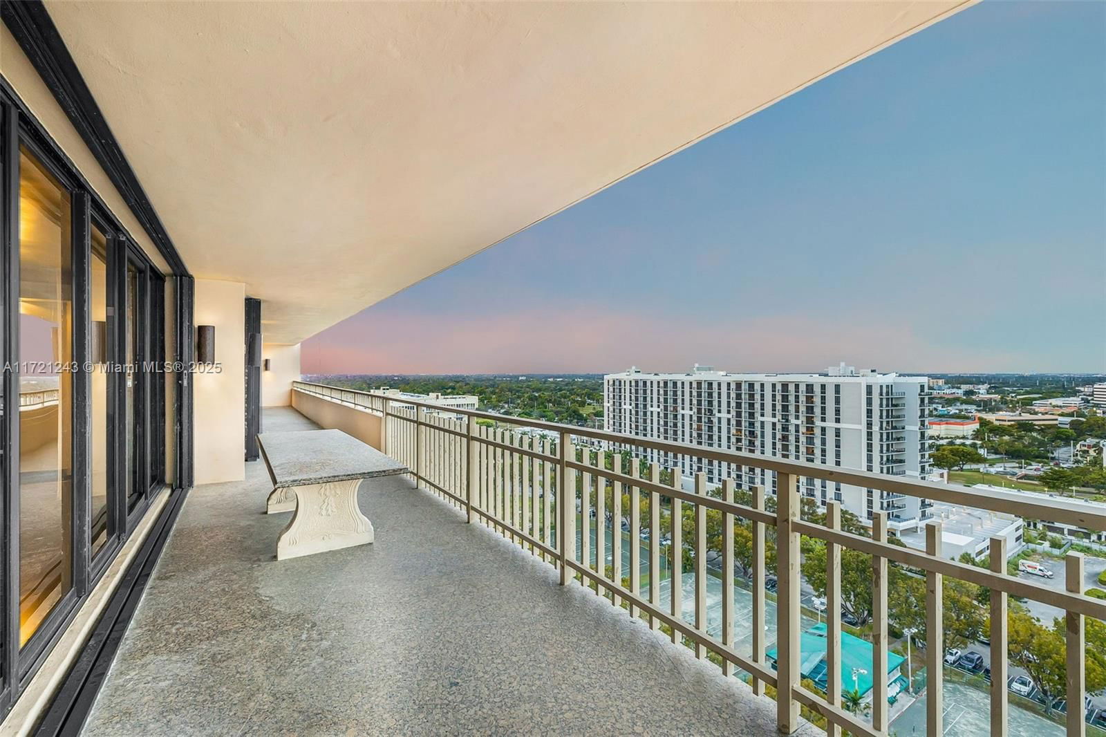 Real estate property located at 11113 Biscayne Blvd #1858, Miami-dade, Jockey Club Iii Condo, Miami, FL