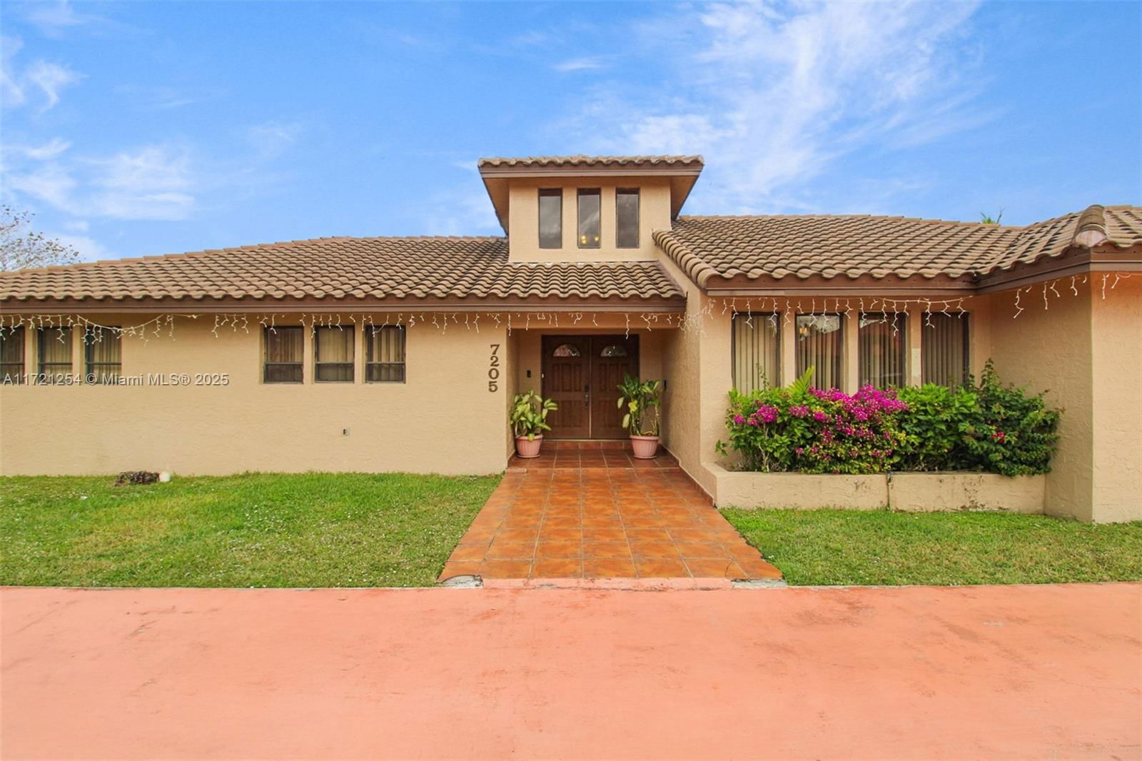 Real estate property located at 7205 Augusta Dr, Miami-dade, North Links Country Club, Hialeah, FL