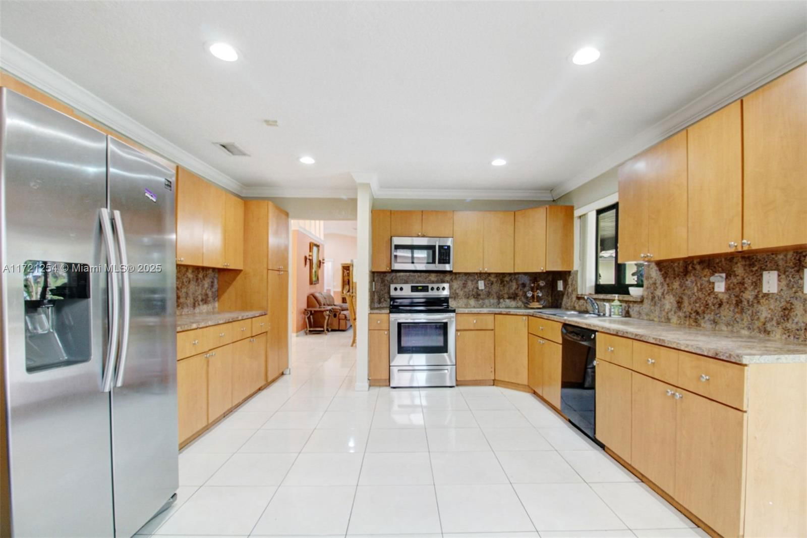 Real estate property located at 7205 Augusta Dr, Miami-dade, North Links Country Club, Hialeah, FL