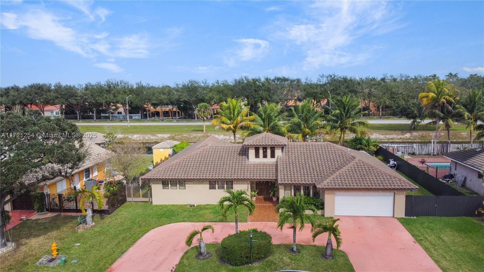 Real estate property located at 7205 Augusta Dr, Miami-dade, North Links Country Club, Hialeah, FL