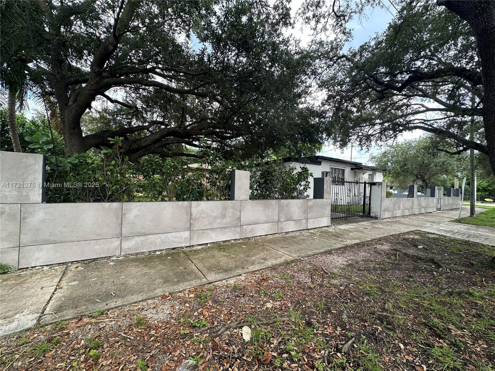 Real estate property located at 4101 3rd Ave, Miami-dade, Columbia Park Corr Pl, Miami, FL
