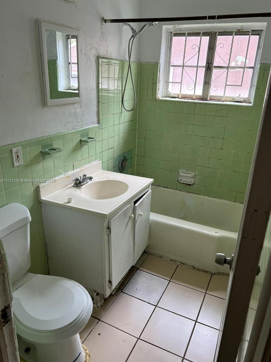 Real estate property located at 4101 3rd Ave, Miami-dade, Columbia Park Corr Pl, Miami, FL