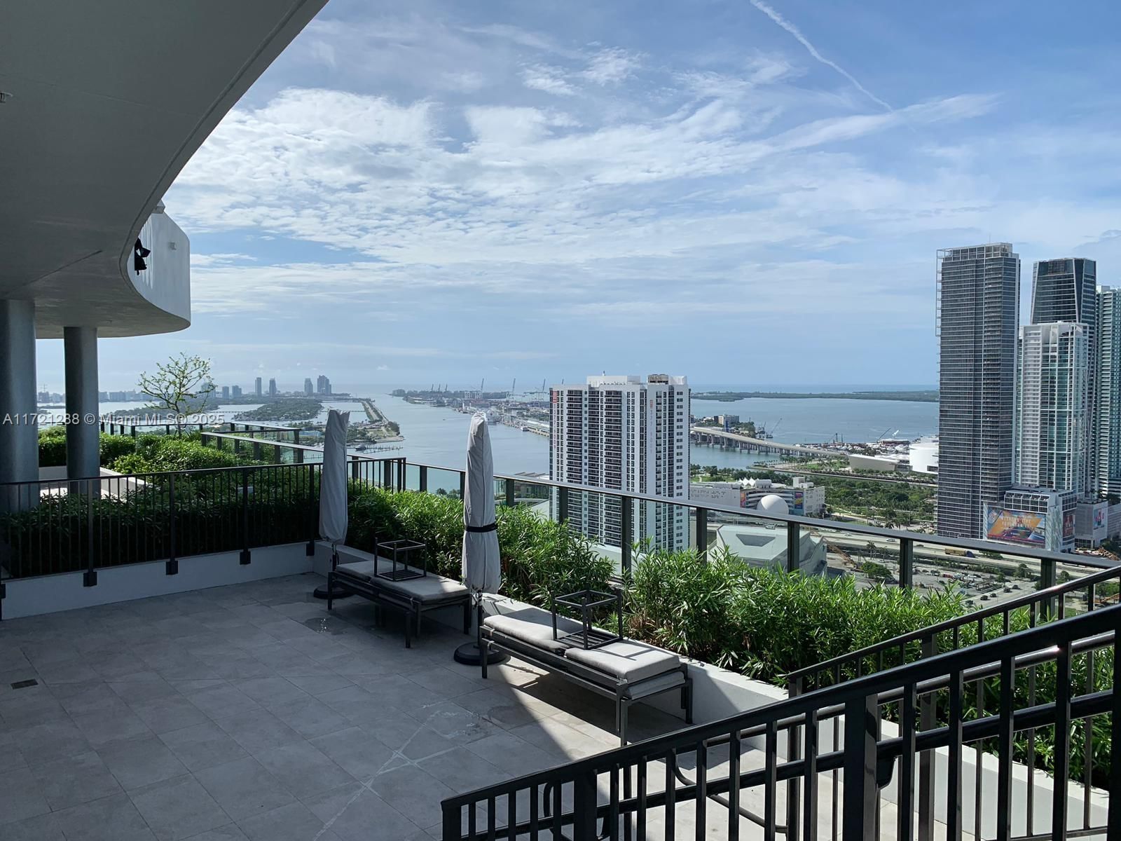 Real estate property located at 1600 1st Ave #3514, Miami-dade, Canvas Condo, Miami, FL
