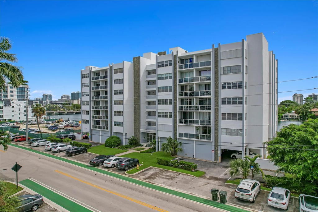 Real estate property located at 9381 Bay Harbor Dr #401N, Miami-dade, London Towers Condo, Bay Harbor Islands, FL