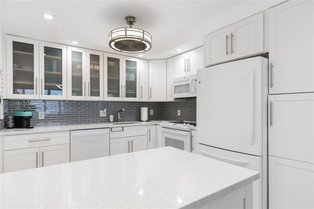 Real estate property located at 2201 Ocean Dr #1602, Broward, Quadomain Tower I And Iv, Hollywood, FL