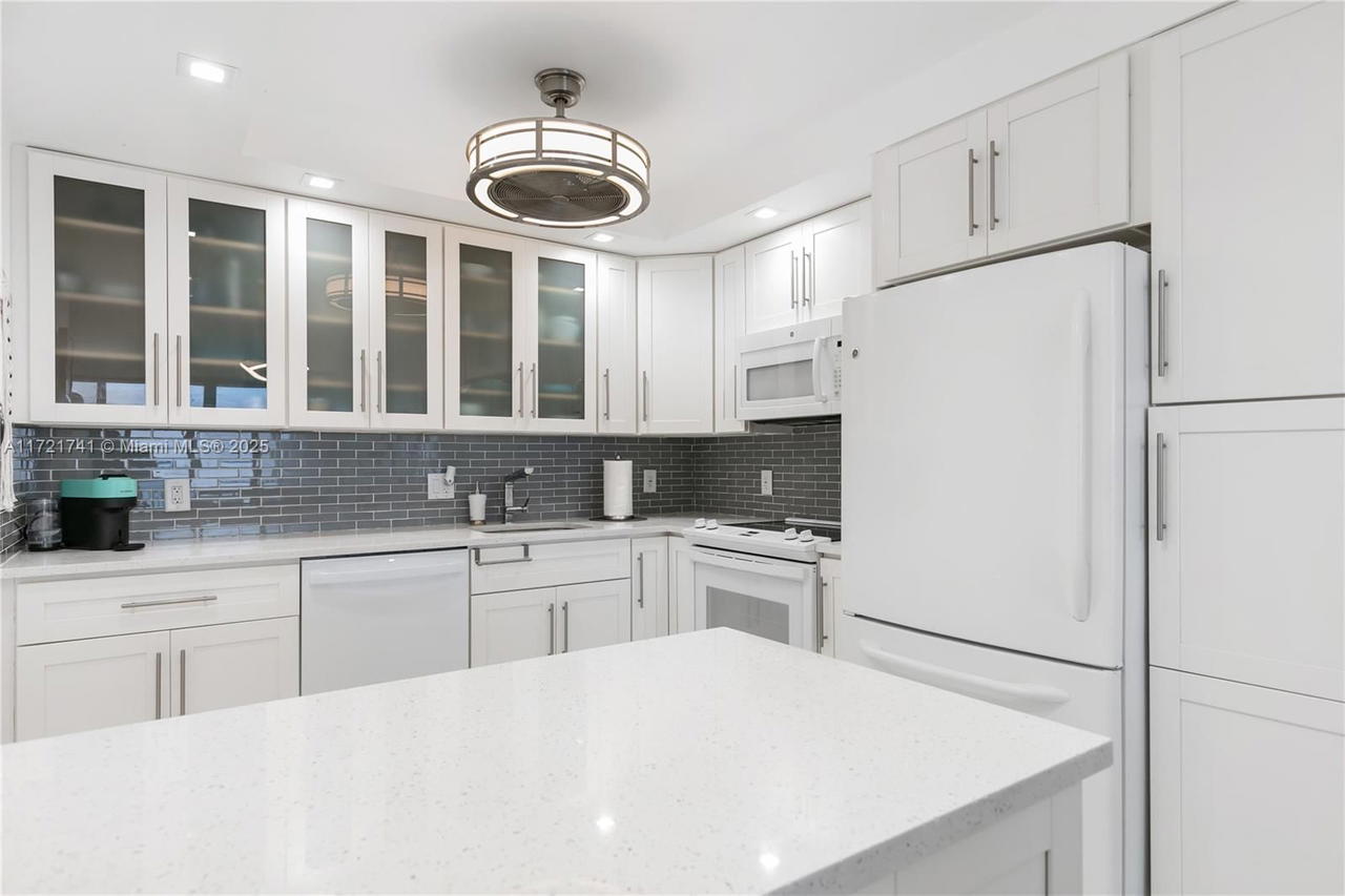 Real estate property located at 2201 Ocean Dr #1602, Broward, Quadomain Tower I And Iv, Hollywood, FL