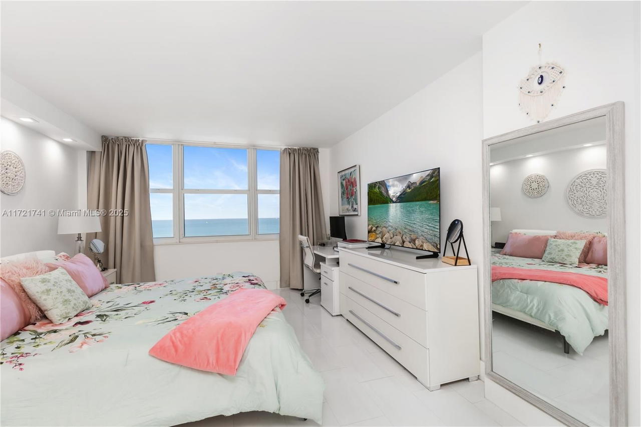 Real estate property located at 2201 Ocean Dr #1602, Broward, Quadomain Tower I And Iv, Hollywood, FL