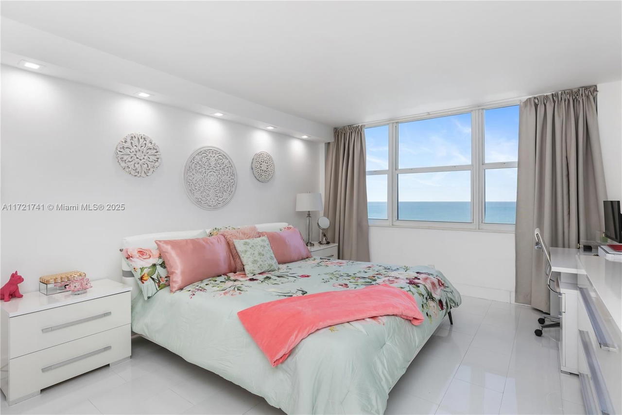 Real estate property located at 2201 Ocean Dr #1602, Broward, Quadomain Tower I And Iv, Hollywood, FL