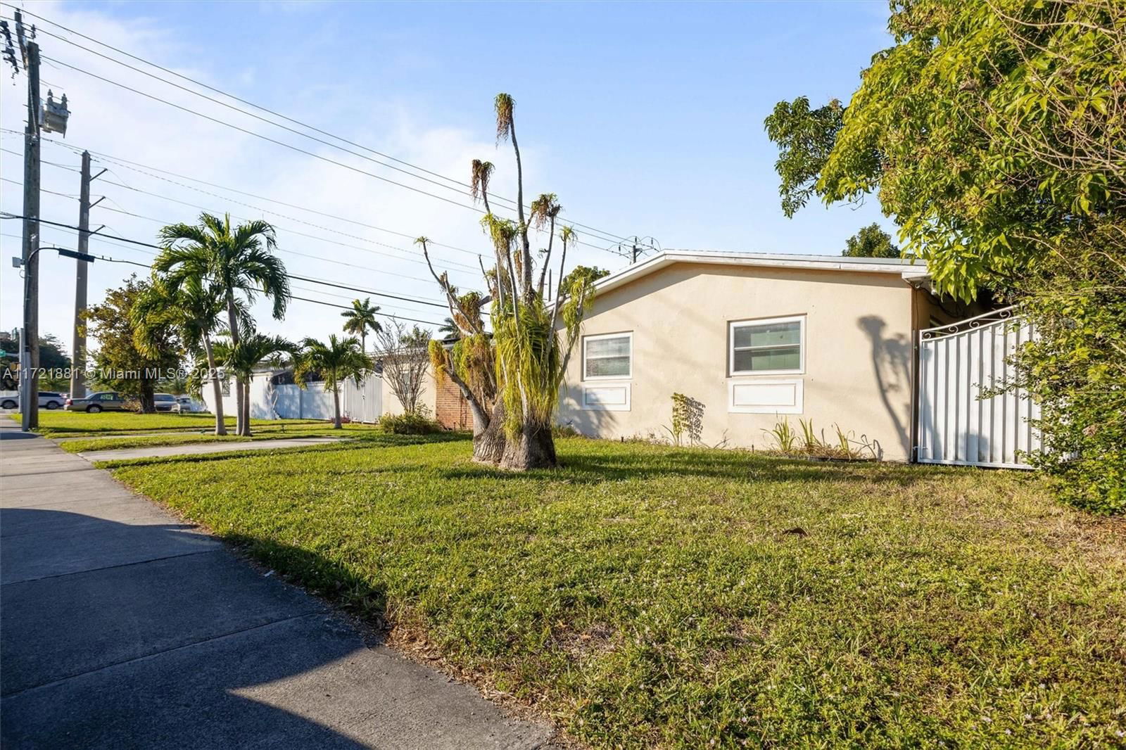 Real estate property located at 10071 16th St, Miami-dade, Coral Pk Est Sec 6, Miami, FL