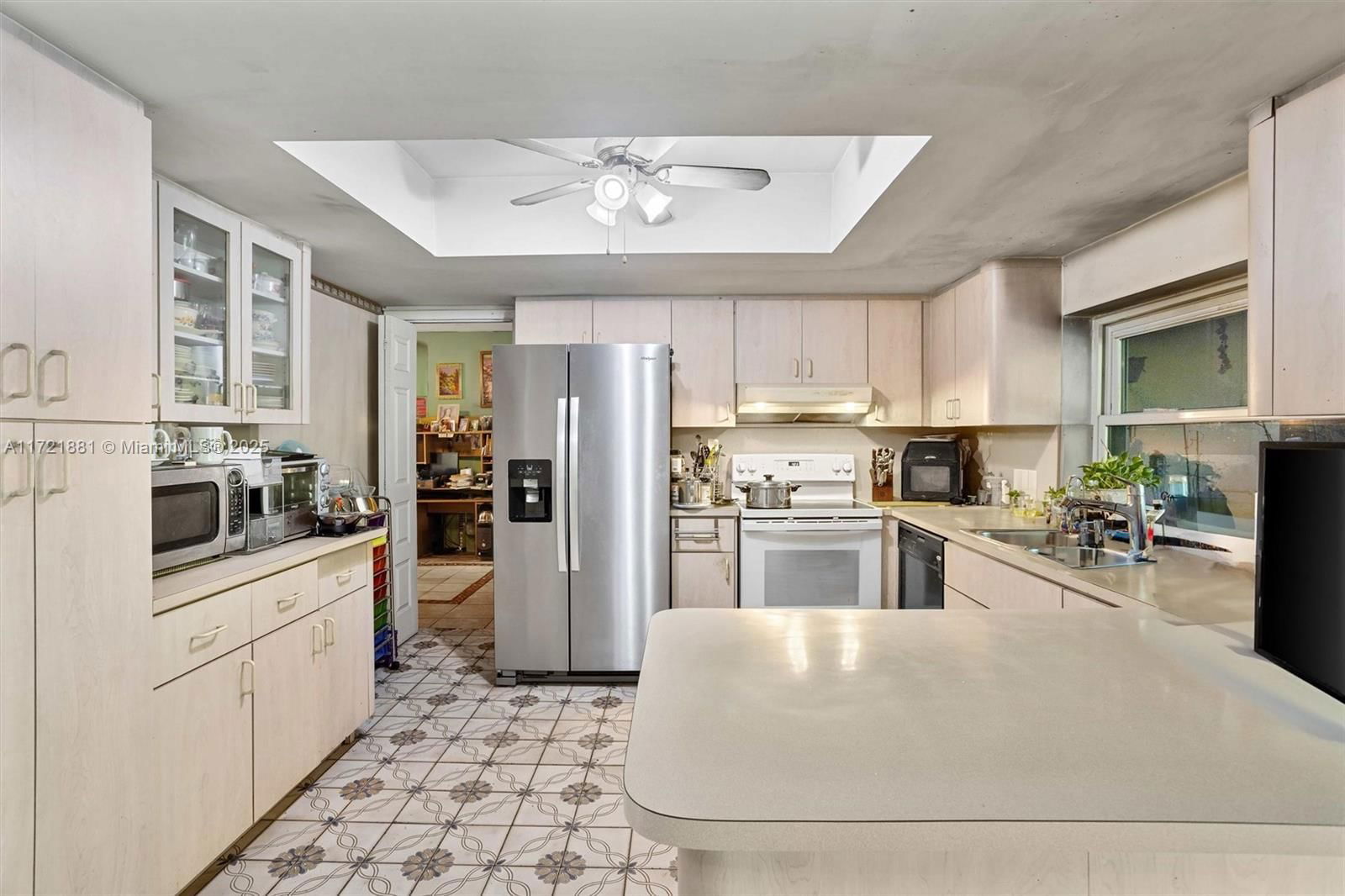 Real estate property located at 10071 16th St, Miami-dade, Coral Pk Est Sec 6, Miami, FL