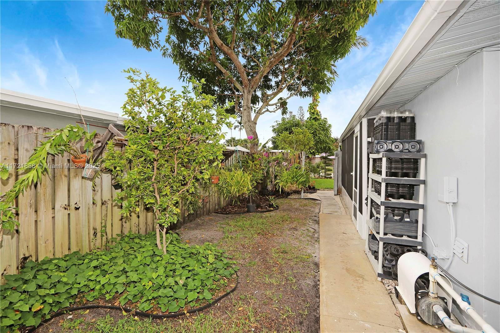 Real estate property located at 3610 39th Ave, Broward, Lake Forest Sec 2, West Park, FL