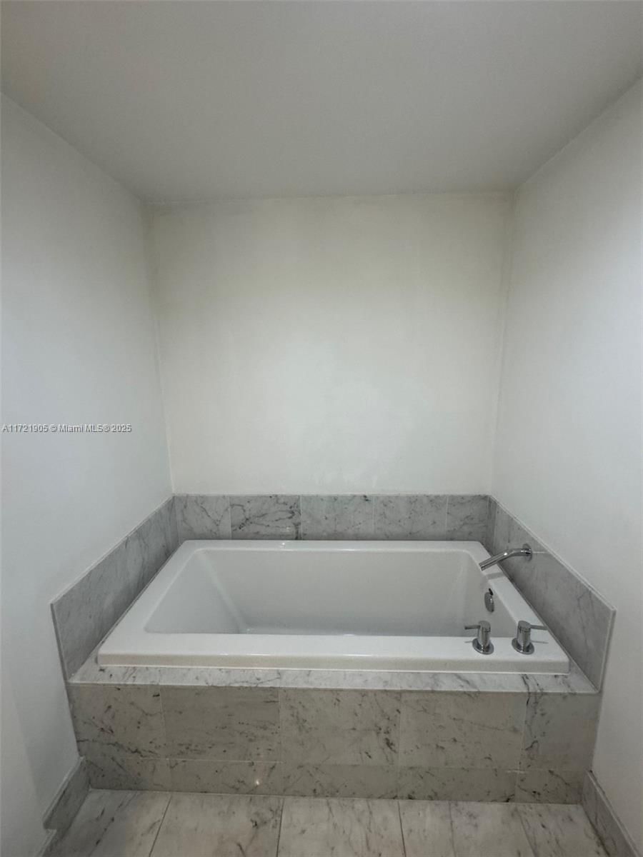 Real estate property located at 244 Biscayne Blvd #2707, Miami-dade, Vizcayne North Condo, Miami, FL