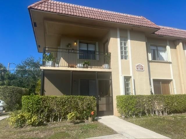 Real estate property located at 310 Lakeview Dr #201, Broward, RACQUET CLUB APTS AT BONA, Weston, FL