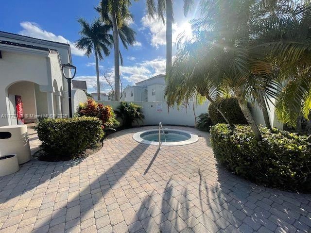 Real estate property located at 4677 97th Ct #27, Miami-dade, The Greens At Doral Condo, Doral, FL