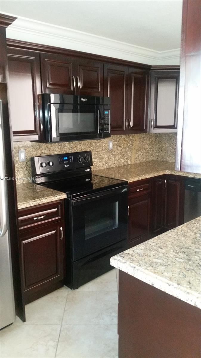 Real estate property located at 4677 97th Ct #27, Miami-dade, The Greens At Doral Condo, Doral, FL