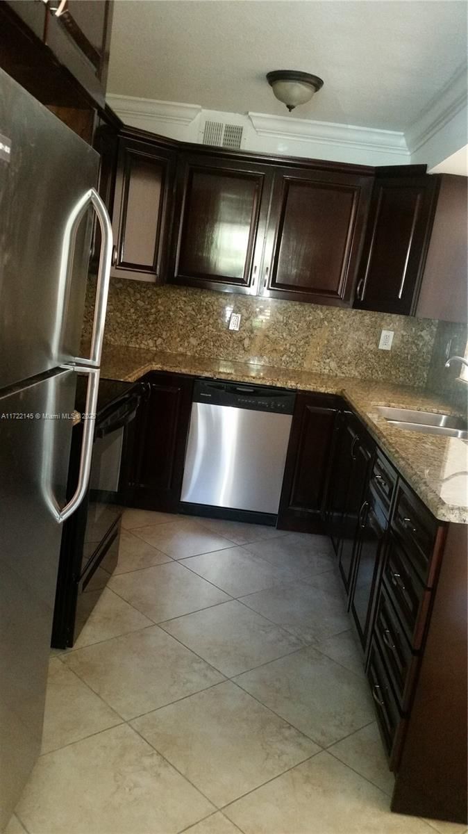 Real estate property located at 4677 97th Ct #27, Miami-dade, The Greens At Doral Condo, Doral, FL