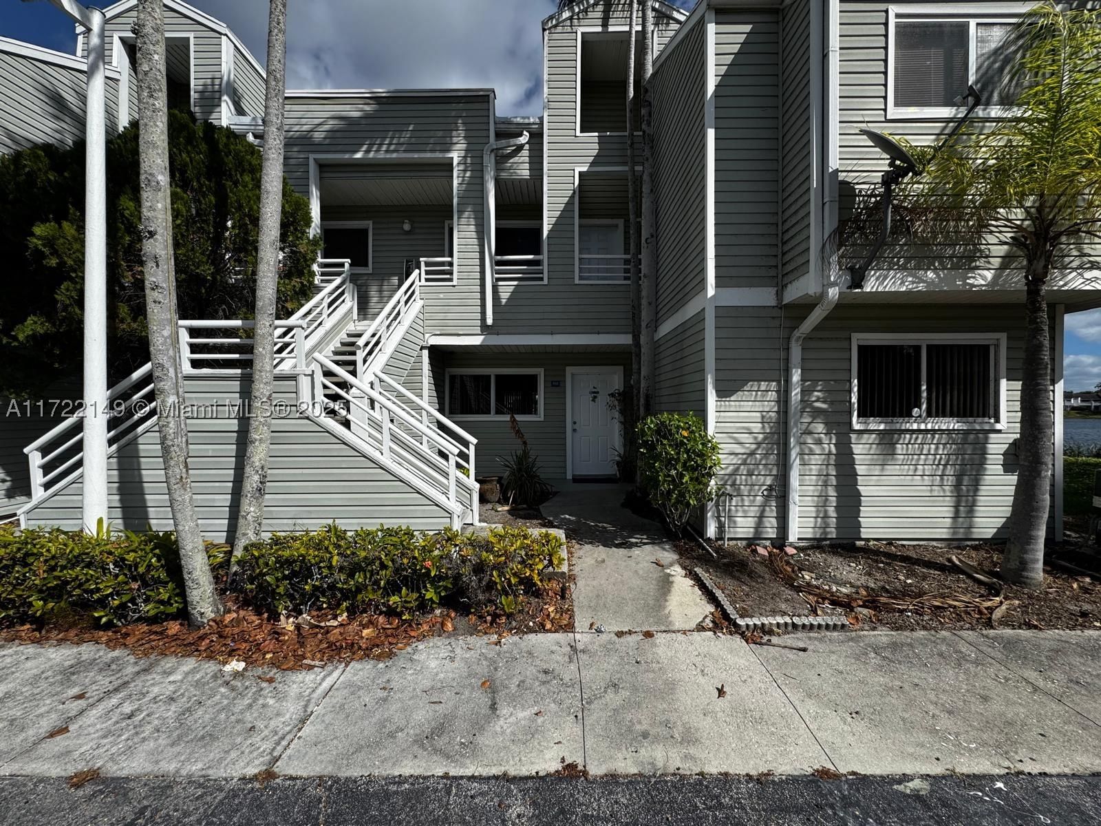 Real estate property located at 3437 44th St #208, Broward, Summer Lake, Oakland Park, FL