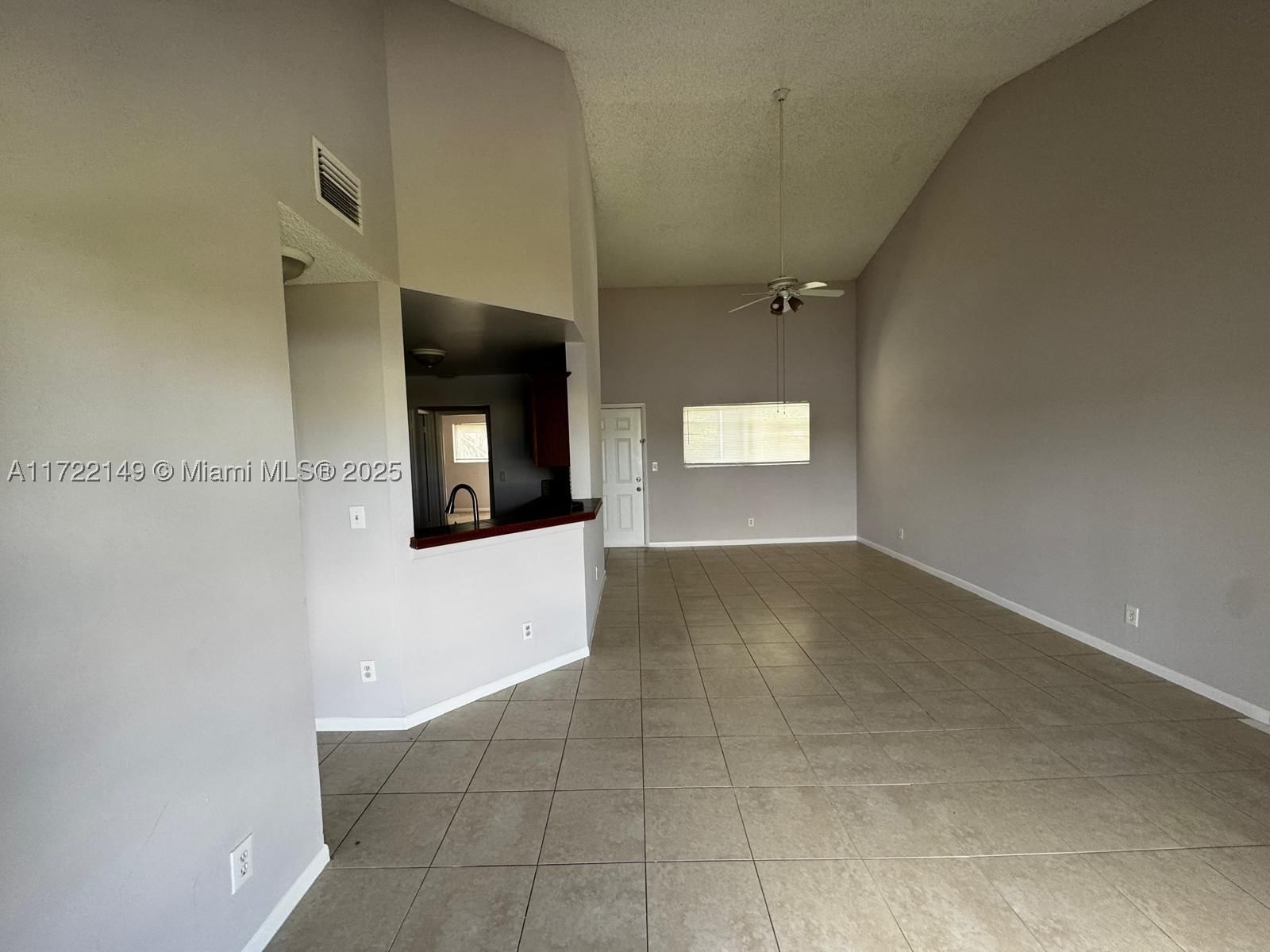 Real estate property located at 3437 44th St #208, Broward, Summer Lake, Oakland Park, FL
