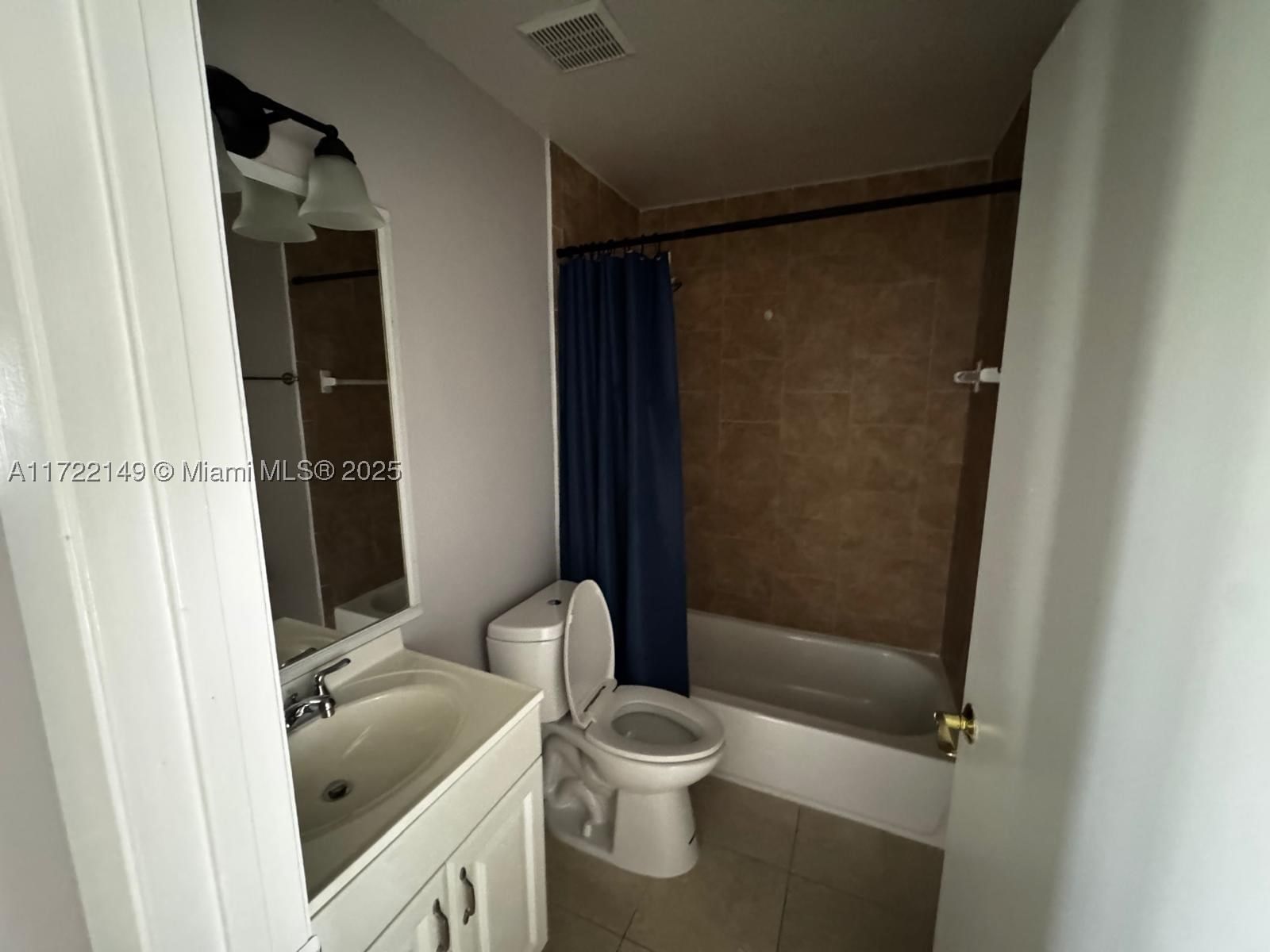 Real estate property located at 3437 44th St #208, Broward, Summer Lake, Oakland Park, FL