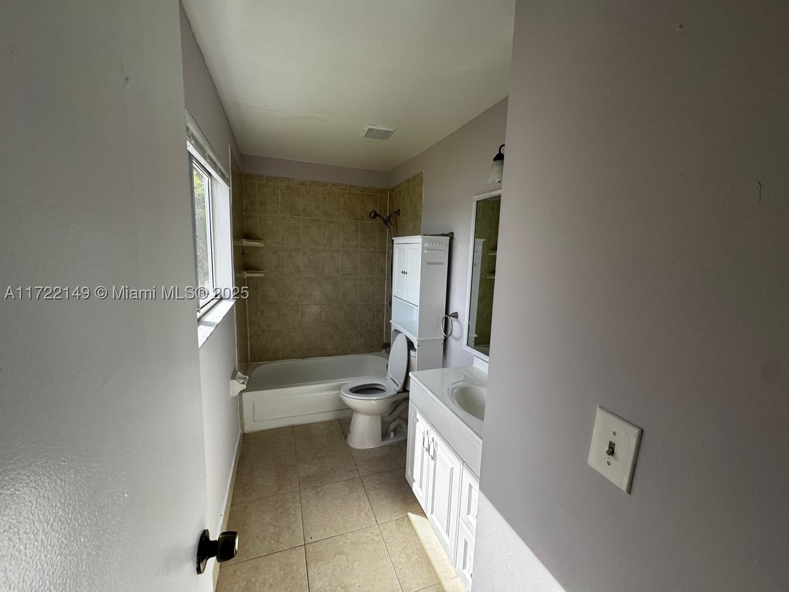 Real estate property located at 3437 44th St #208, Broward, Summer Lake, Oakland Park, FL