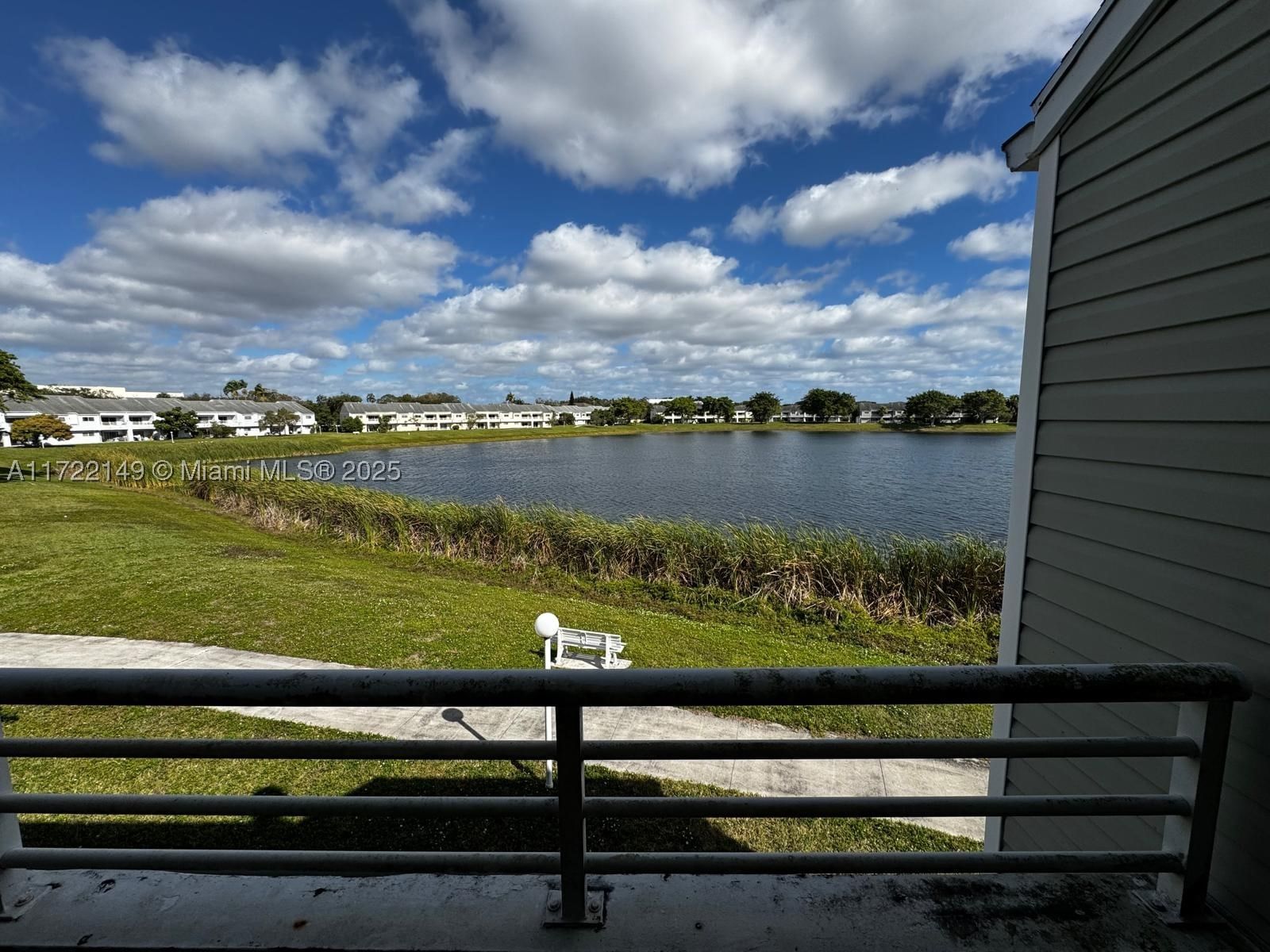 Real estate property located at 3437 44th St #208, Broward, Summer Lake, Oakland Park, FL