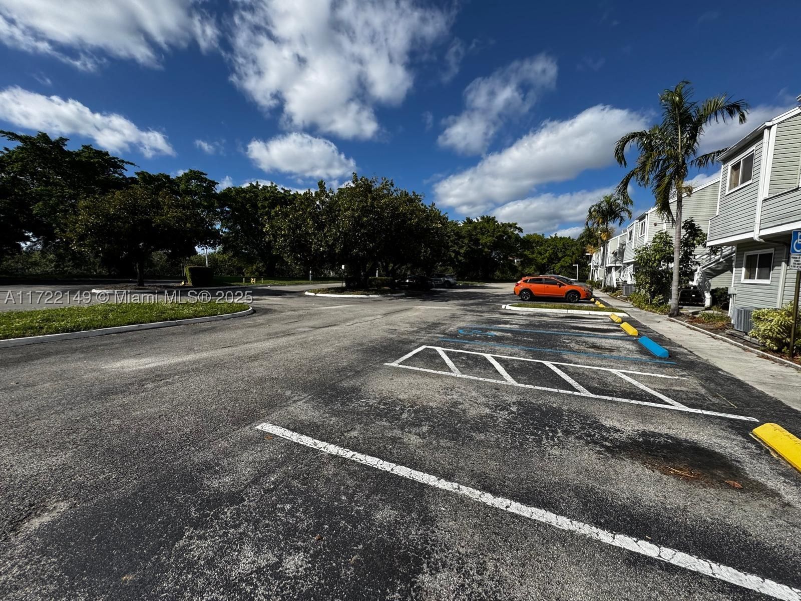 Real estate property located at 3437 44th St #208, Broward, Summer Lake, Oakland Park, FL