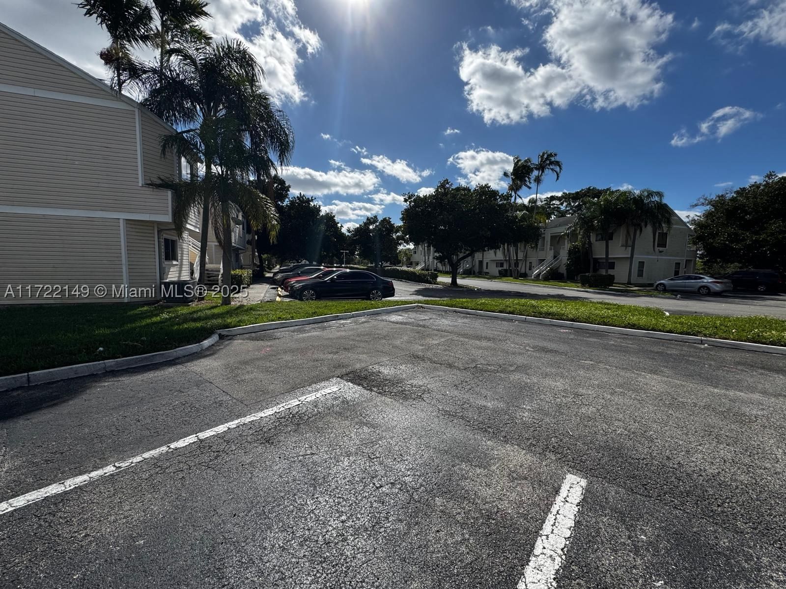 Real estate property located at 3437 44th St #208, Broward, Summer Lake, Oakland Park, FL