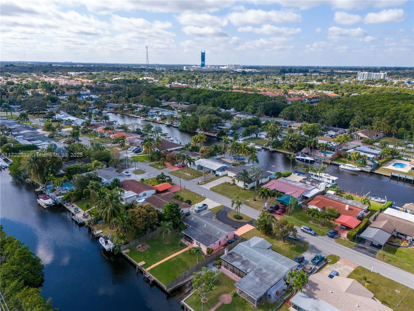 Real estate property located at 4448 37th Ave, Broward, Davis Isles Sec 5, Dania Beach, FL