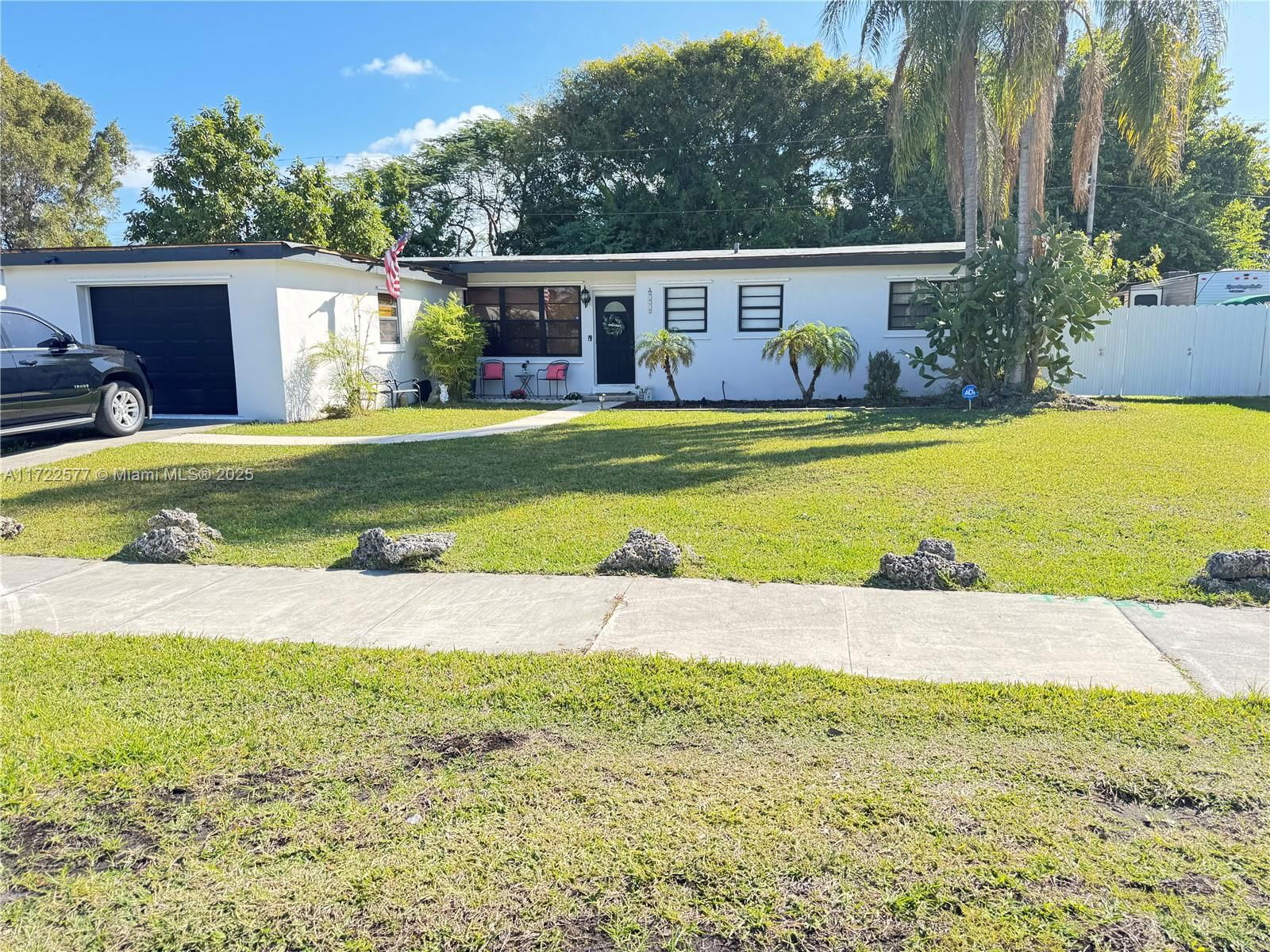 Real estate property located at 9478 Easter Rd, Miami-Dade, HOLIDAY HOUSE SEC 1, Cutler Bay, FL