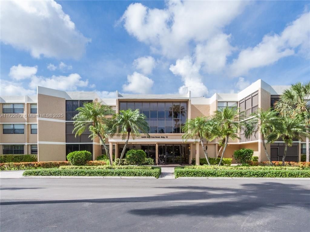 Real estate property located at 16400 Golf Club Rd #306, Broward, Building 1b Of Country Cl, Weston, FL