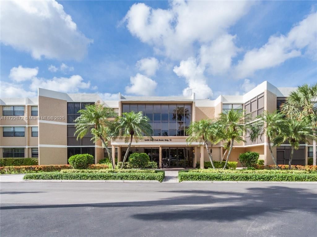 Real estate property located at 16400 Golf Club Rd #306, Broward, BUILDING 1B OF COUNTRY CL, Weston, FL